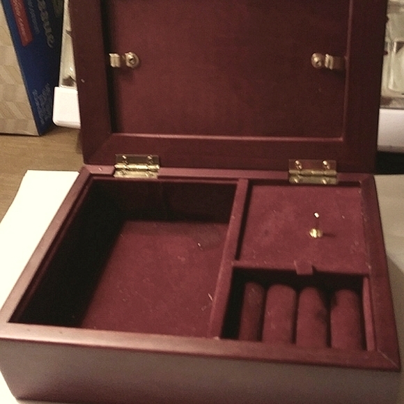 WOODEN MUSICAL JEWELRY BOX